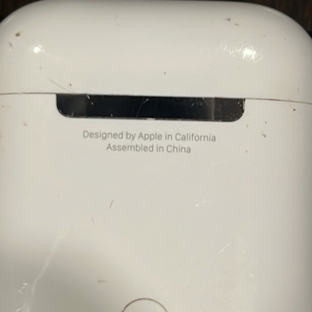 Apple AirPods - Picture 7 of 8